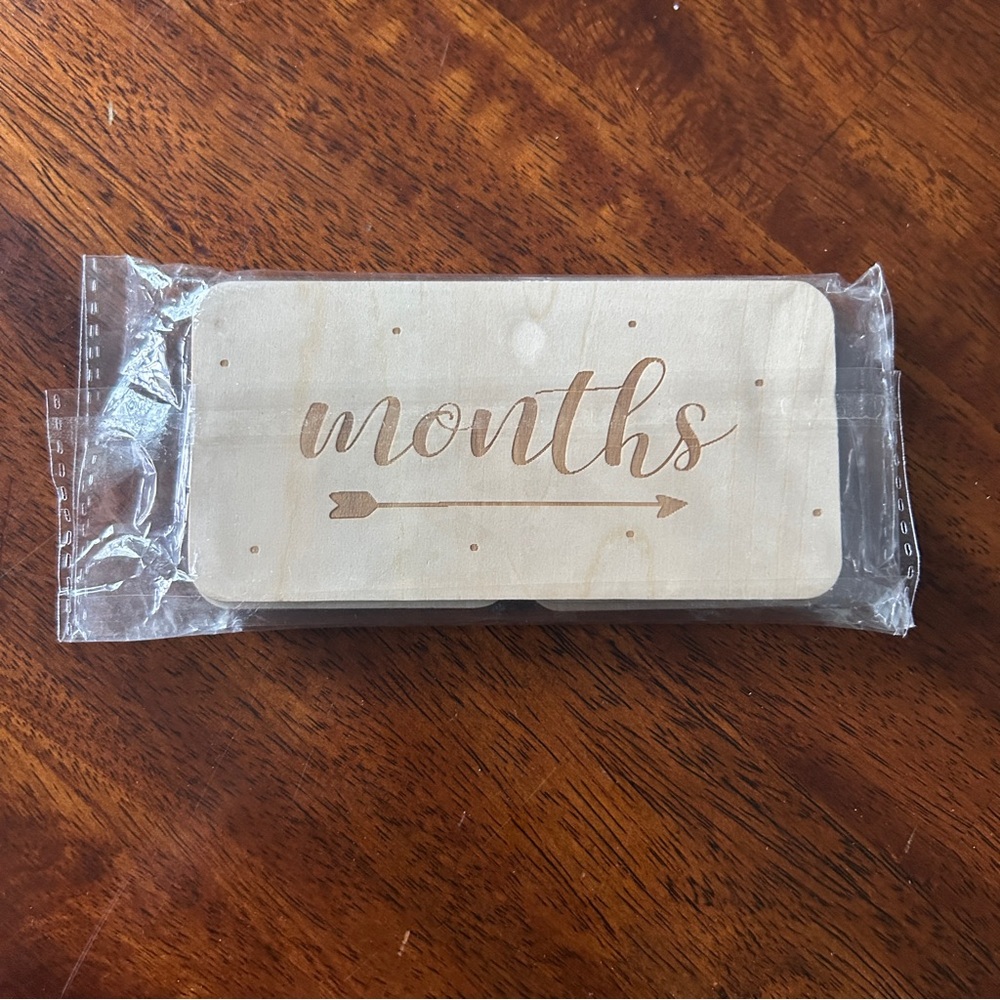 FREE Wooden Milestone Cards for Baby Photos